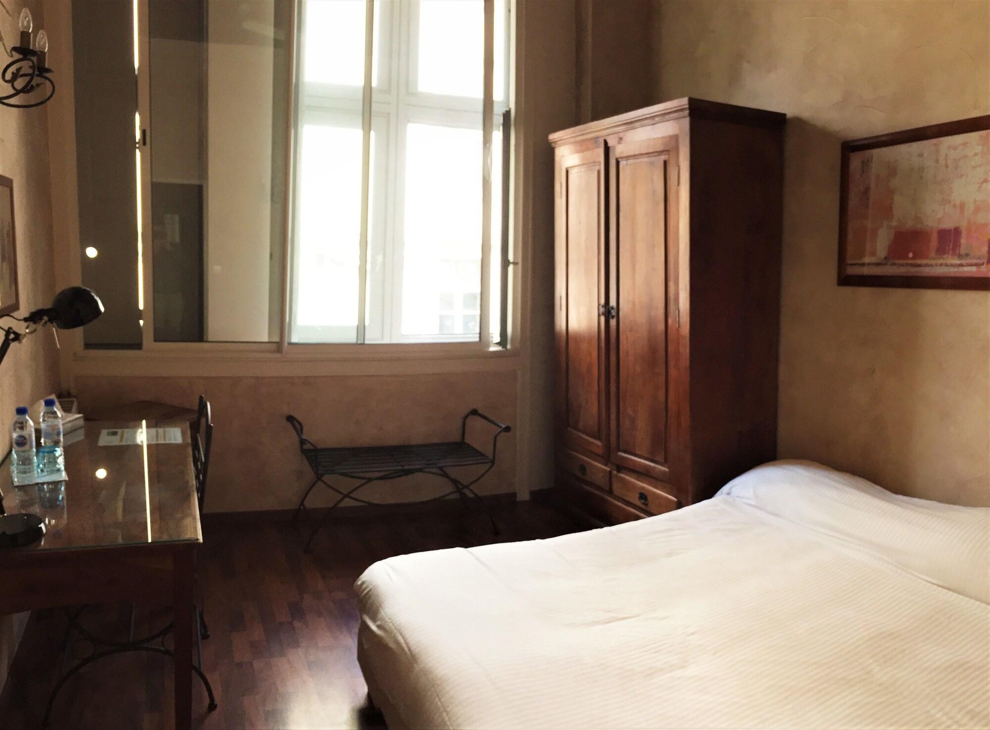 Academie Hotel Lyon Bagian luar foto